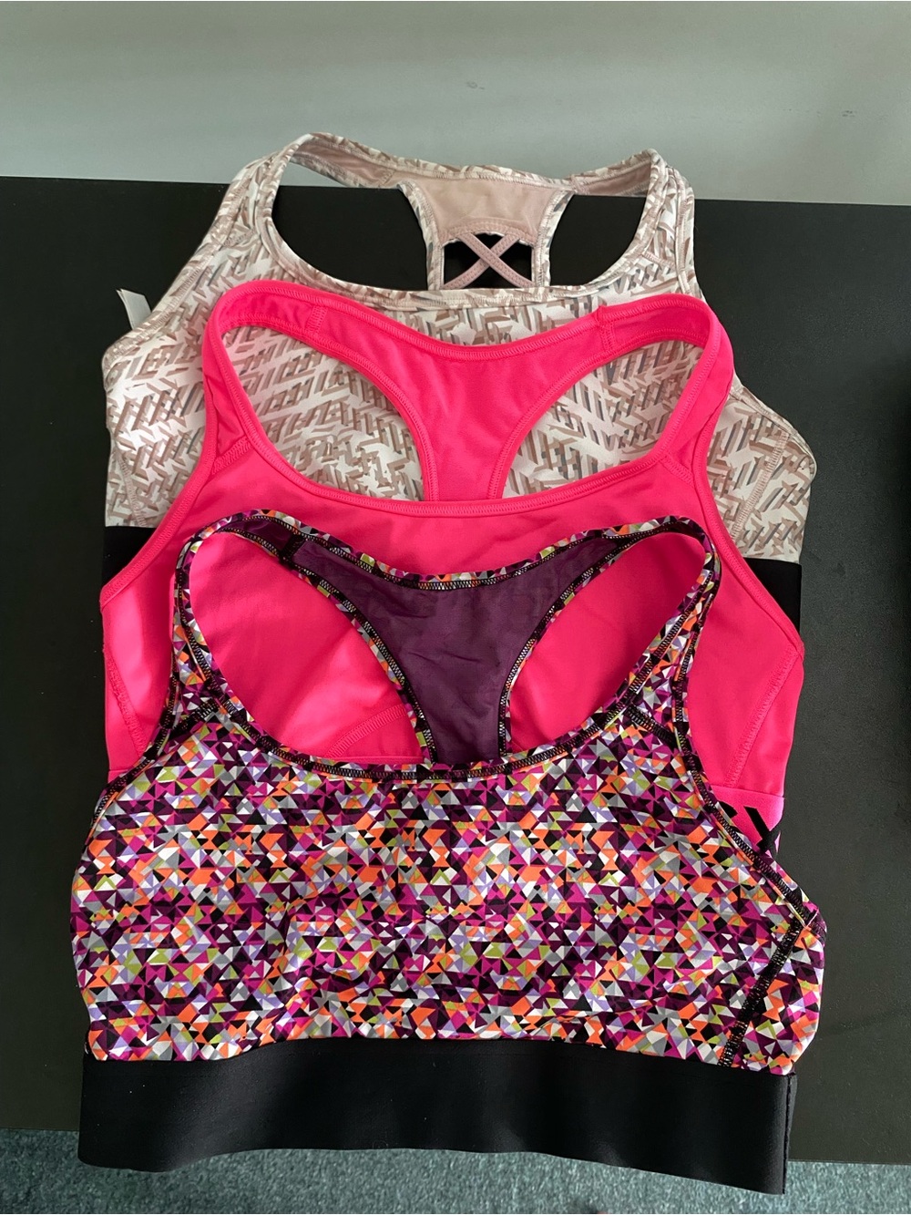 3-Pack Women's Racerback Sports Bras – Hot Pink, Cream & Multicolor Geometric